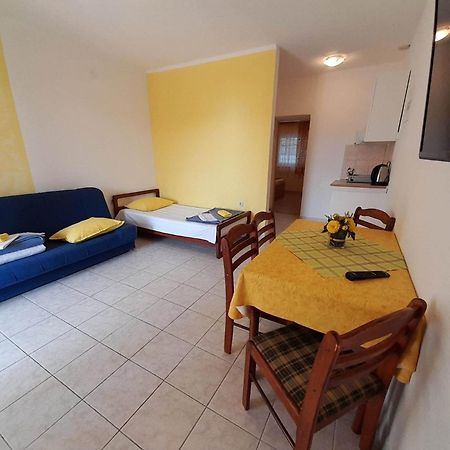 Apartments With A Parking Space Gradac, Makarska - 11332 Gradac  Bilik gambar