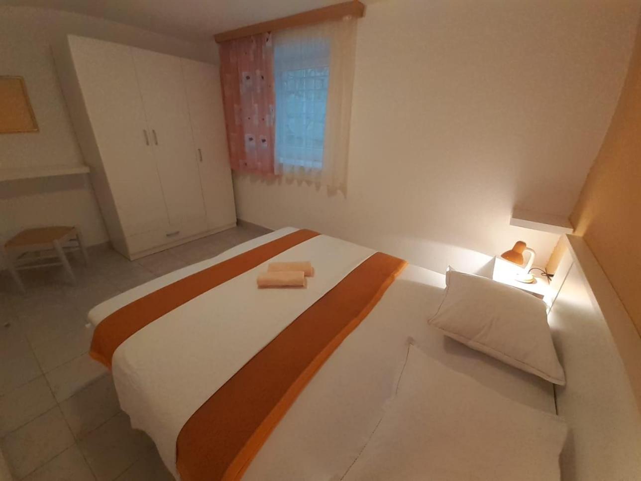 Apartments With A Parking Space Gradac, Makarska - 11332 Gradac  Bilik gambar