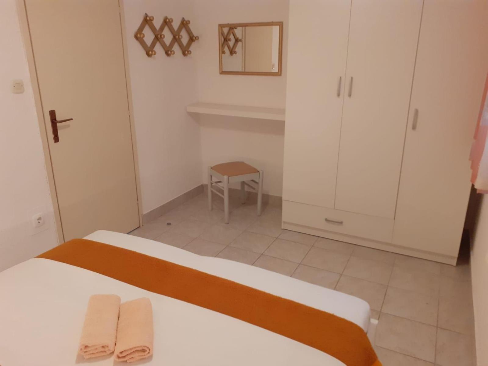 Apartments With A Parking Space Gradac, Makarska - 11332 Gradac  Bilik gambar