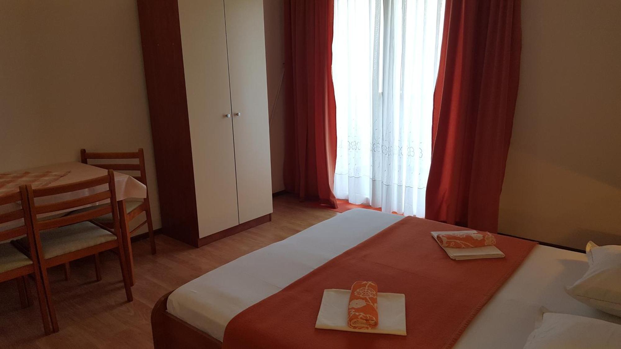 Apartments With A Parking Space Gradac, Makarska - 11332 Gradac  Bilik gambar
