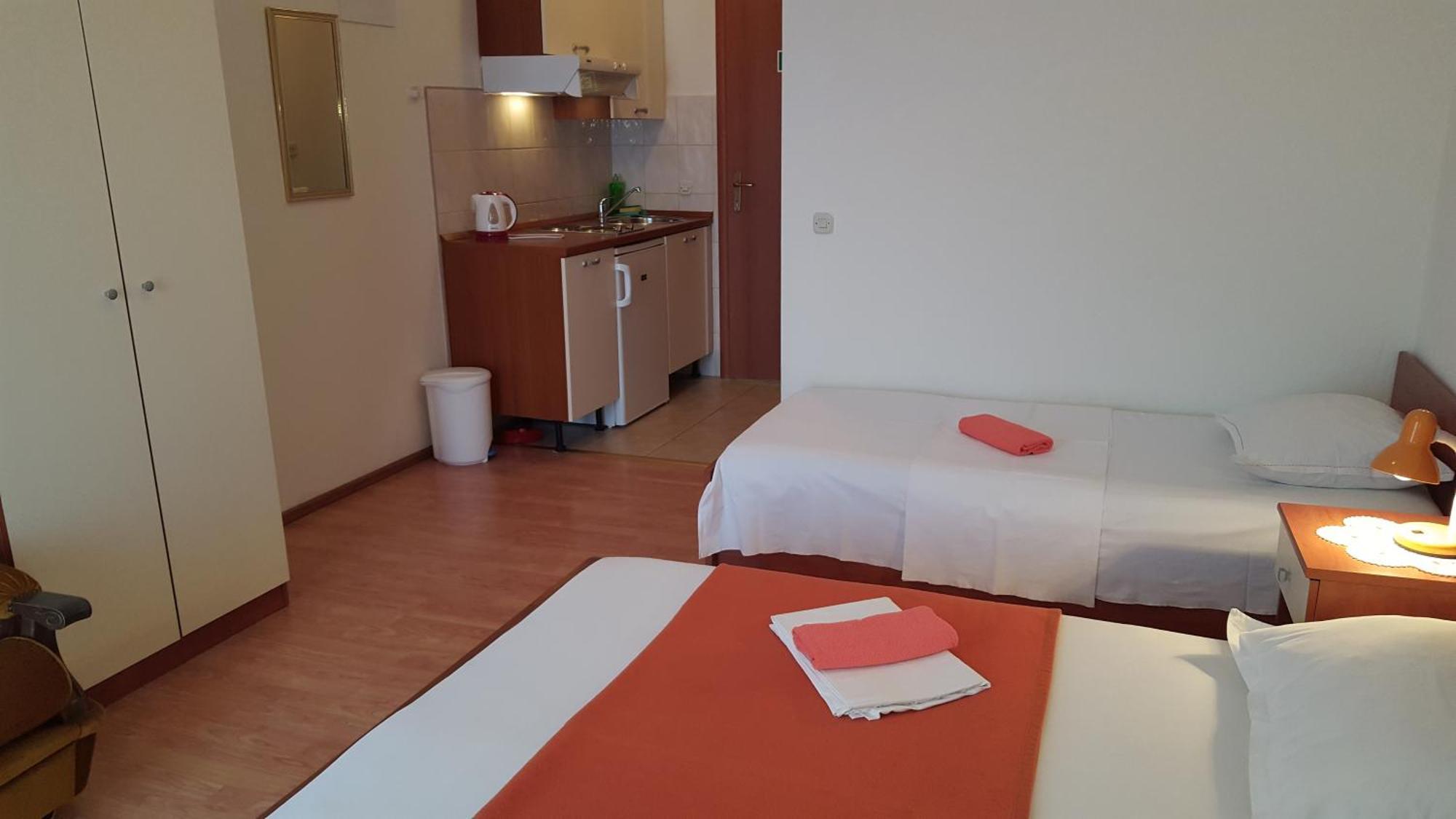 Apartments With A Parking Space Gradac, Makarska - 11332 Gradac  Bilik gambar
