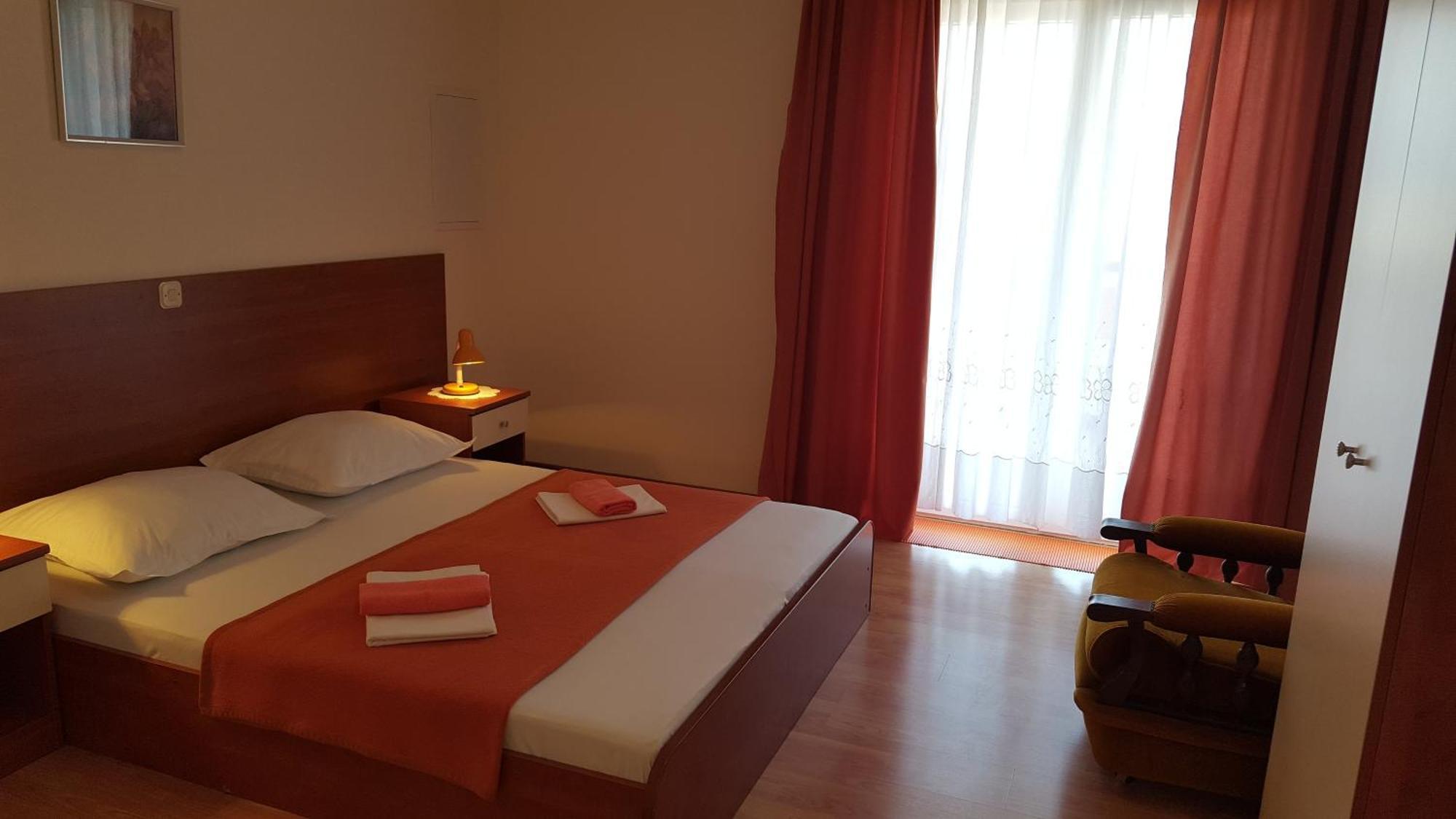 Apartments With A Parking Space Gradac, Makarska - 11332 Gradac  Bilik gambar