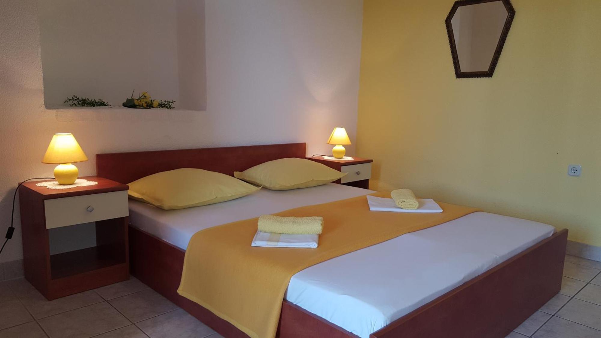 Apartments With A Parking Space Gradac, Makarska - 11332 Gradac  Bilik gambar