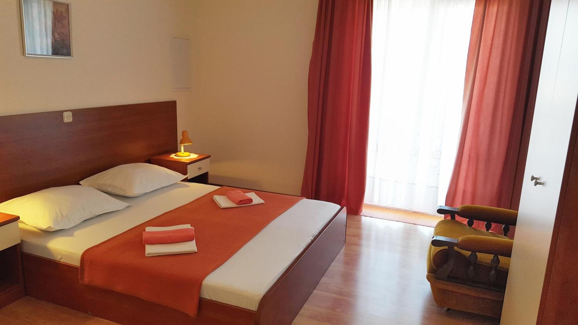 Apartments With A Parking Space Gradac, Makarska - 11332 Gradac  Bilik gambar
